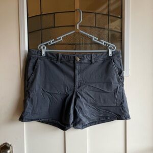 AMERICAN EAGLE mid thigh length high waisted shorts